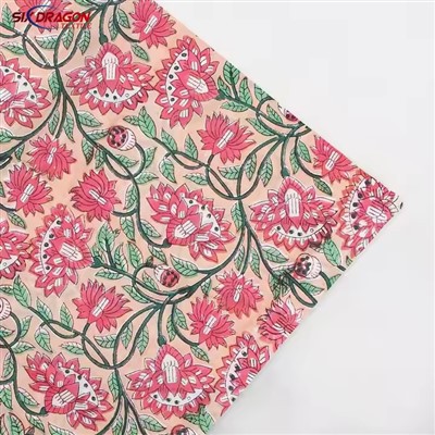 Gėlių medvilninis audinys